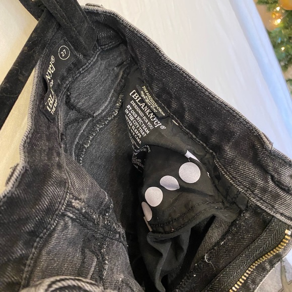 Blank NYC Black Star Patch Madison Crop Jeans Size 27 Leather Denim - Picture 9 of 9